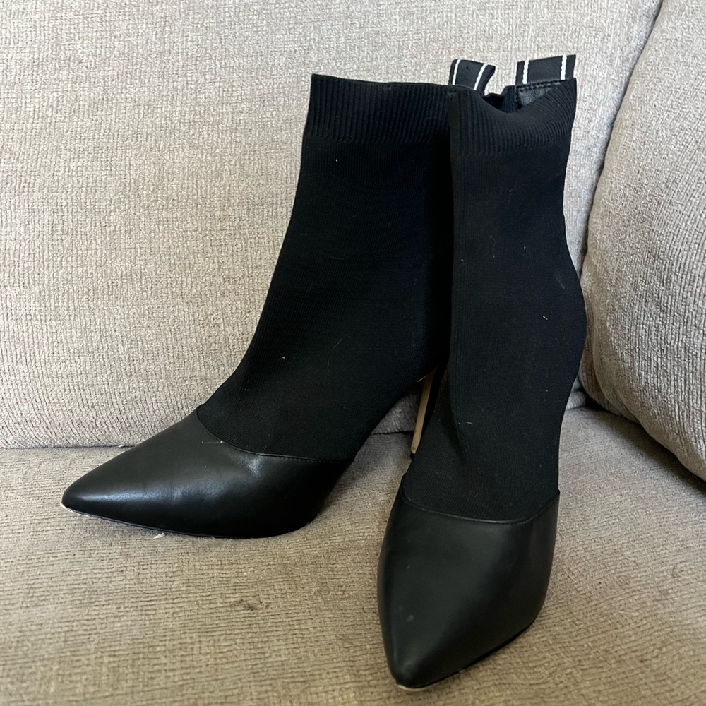 Size 7M women’s heels. Michael Kors brand heels